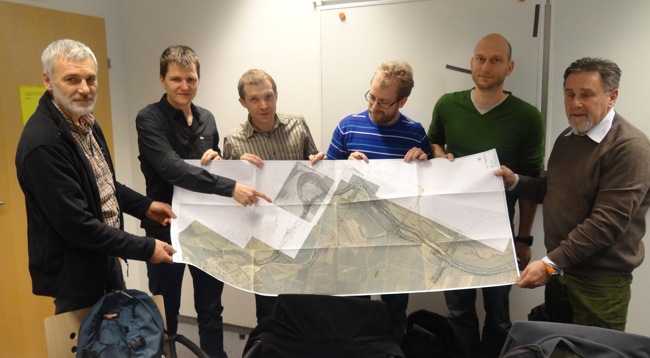 Foto: v.l.n.r.
              Dr. Erhard Kraus (Amt der Niederösterreichischen Landesregierung),  DI Franz Steiner (via donau), DI Michael Stelzhammer (WWF Österreich), DI Thomas Friedrich, Dr. Michael Schauer (beide Technisches Büro für Gewässerökologie, DI Clemens Gumpinger) und Karl Gravogl (NÖ Landesfischereiverbandes